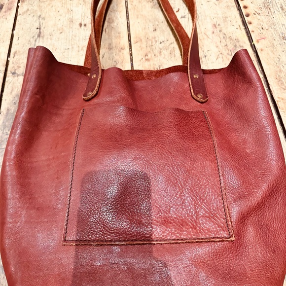Earth and Hide leather tote. - Picture 2 of 5